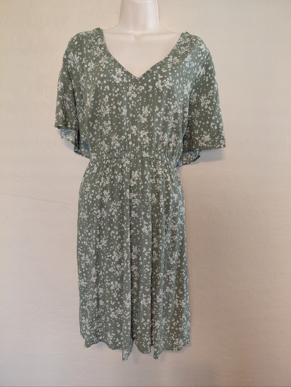 Torrid Dress, Muted Green And Cream, Plus Size, 2x, 18/20, Floral, Fall